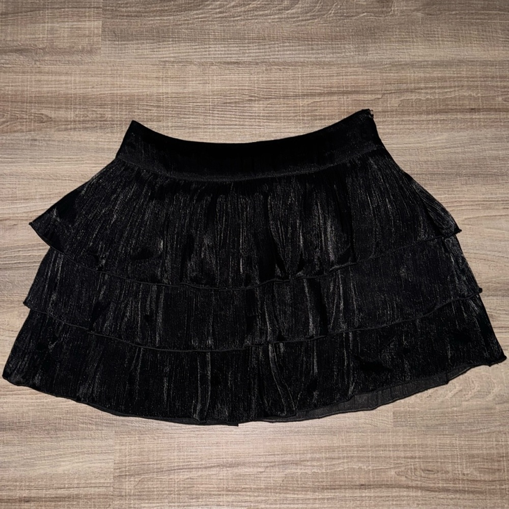 🖤 BLACK SILKY RUFFLE SKIRT FOREVER 21 XXI MEDIUM 🖤